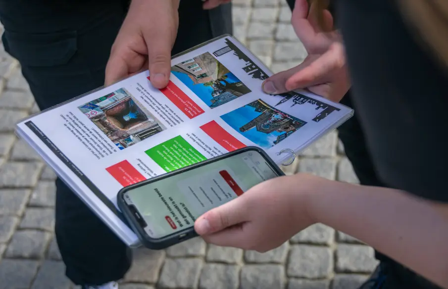  Vrienden en familie doen een speurtocht door Eindhoven